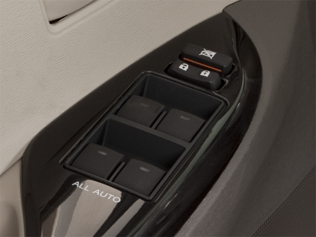 2012 Toyota Sienna SE 8 Passenger
