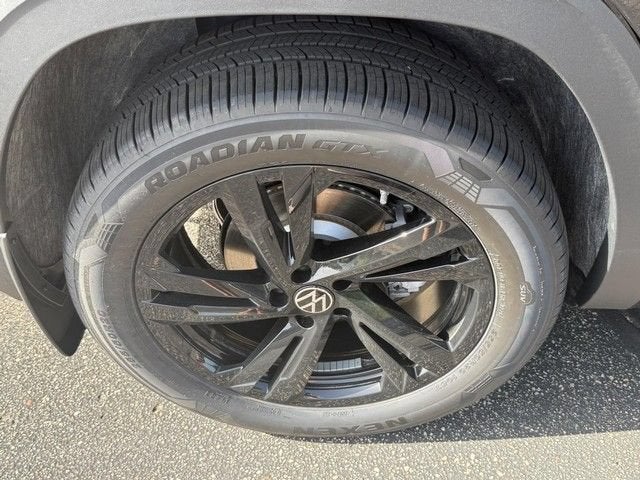 2026 Volkswagen Atlas Cross Sport 2.0T SEL R-Line Black