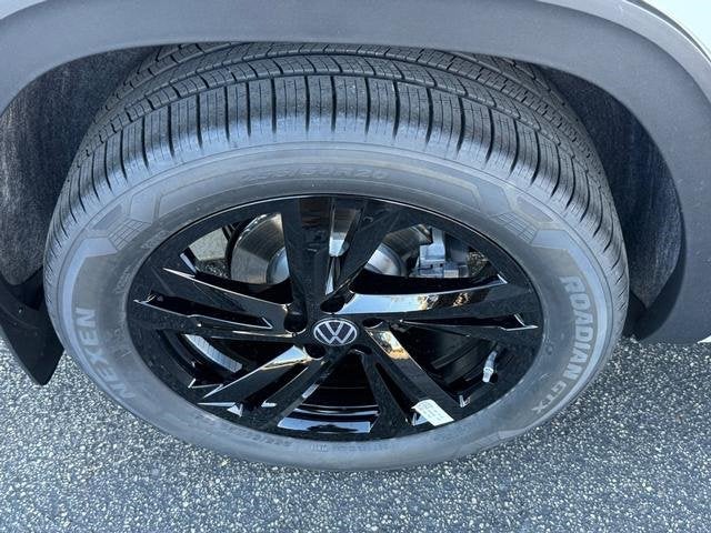 2026 Volkswagen Atlas Cross Sport 2.0T SEL R-Line Black