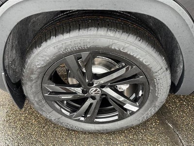 2026 Volkswagen Atlas Cross Sport 2.0T SEL R-Line Black