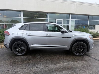 2026 Volkswagen Atlas Cross Sport 2.0T SEL R-Line Black