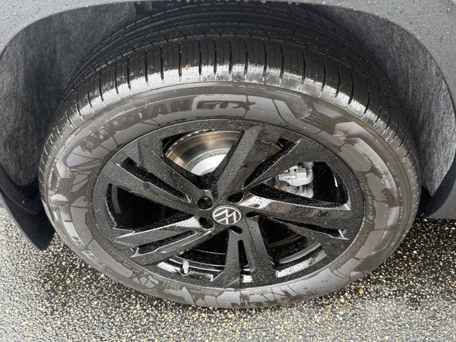 2026 Volkswagen Atlas Cross Sport 2.0T SEL R-Line Black