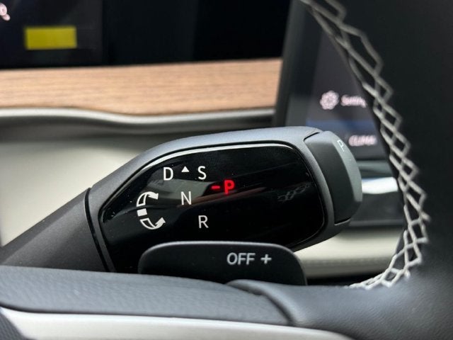 2027 Volkswagen Atlas SE w/Technology