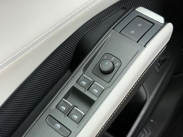 2027 Volkswagen Atlas SE w/Technology