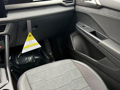 2026 Volkswagen Taos SE Black