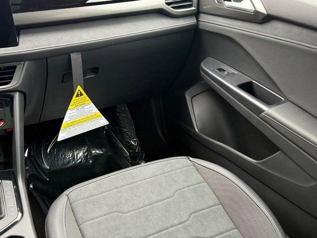 2026 Volkswagen Taos SE Black