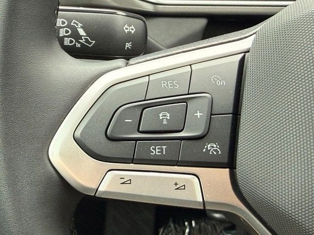 2026 Volkswagen Taos SE Black