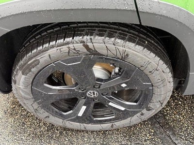 2026 Volkswagen Taos SE Black