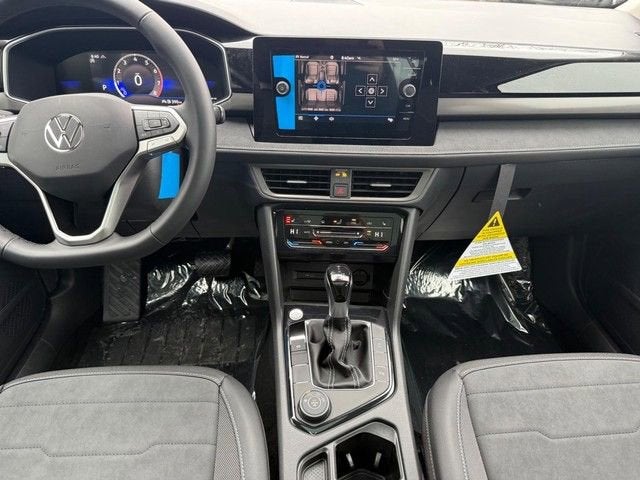 2026 Volkswagen Taos SE Black