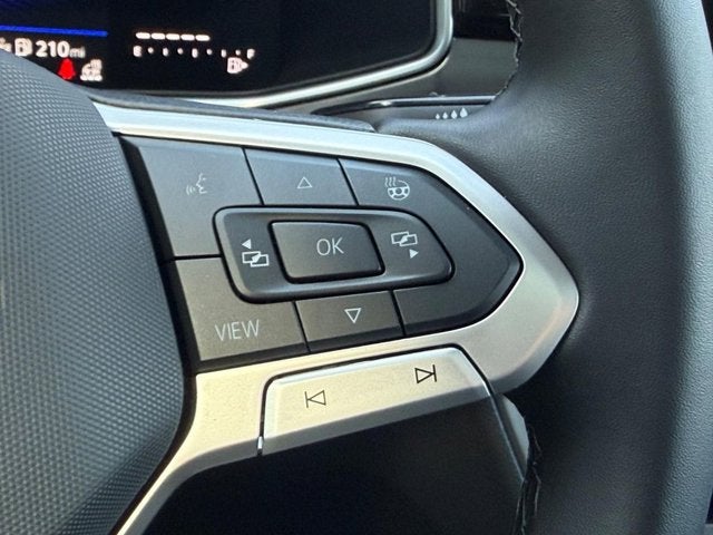 2026 Volkswagen Taos SE Black