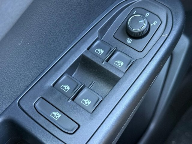 2026 Volkswagen Taos SE Black