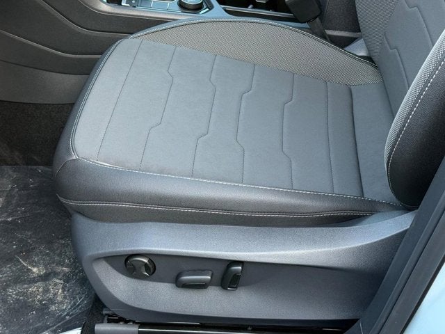 2026 Volkswagen Taos SE Black