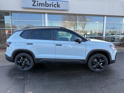 2026 Volkswagen Taos SE Black