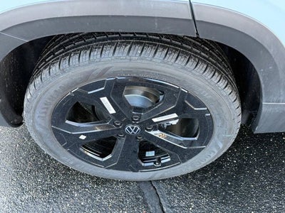 2026 Volkswagen Taos SE Black