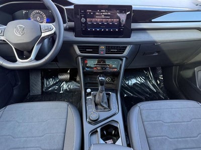 2026 Volkswagen Taos SE Black