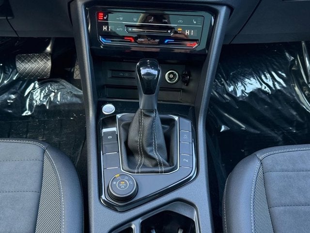 2026 Volkswagen Taos SE Black