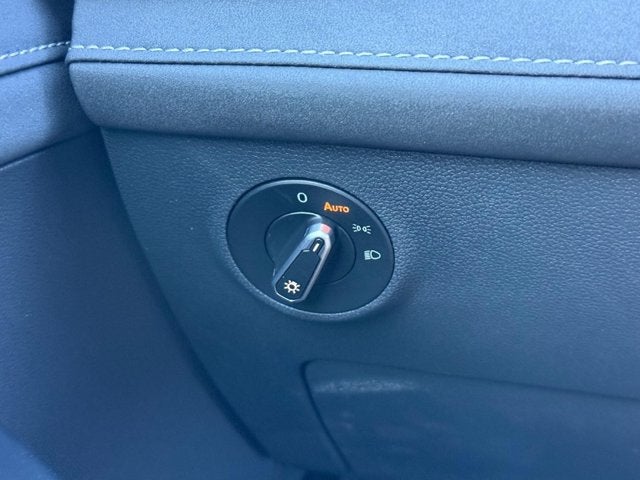 2027 Volkswagen Taos SE Black