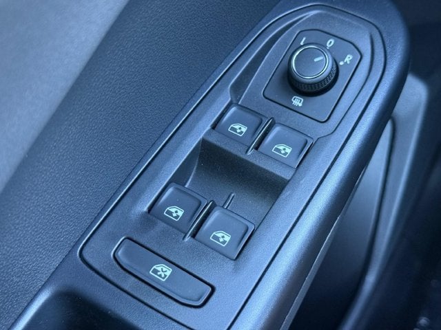 2027 Volkswagen Taos SE Black