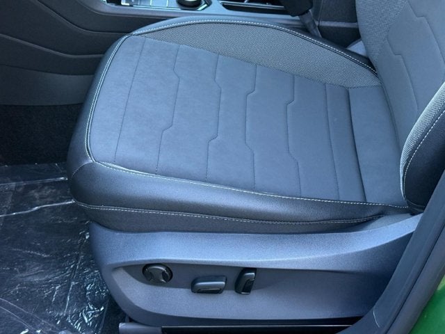 2027 Volkswagen Taos SE Black