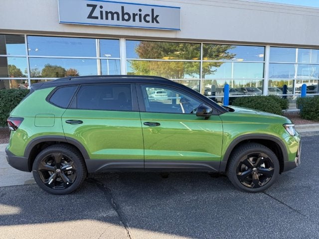 2027 Volkswagen Taos SE Black