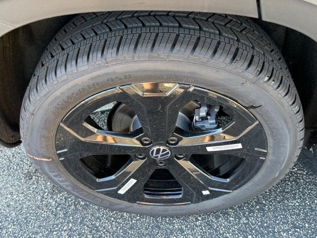 2027 Volkswagen Taos SE Black