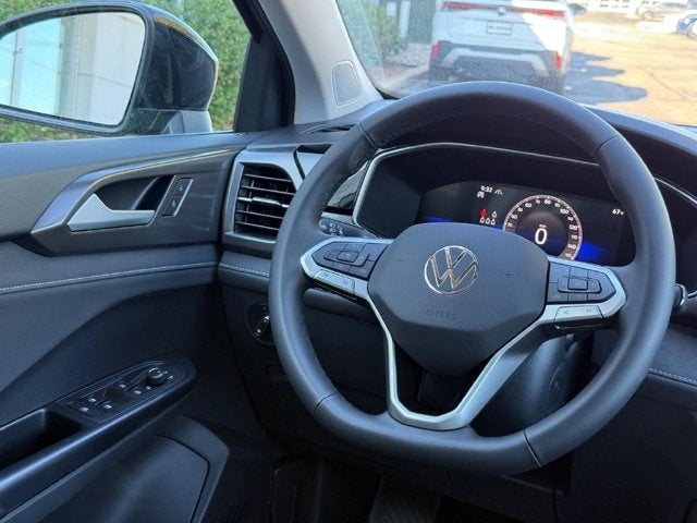 2027 Volkswagen Taos SE Black