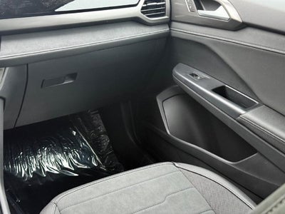 2027 Volkswagen Taos SE Black
