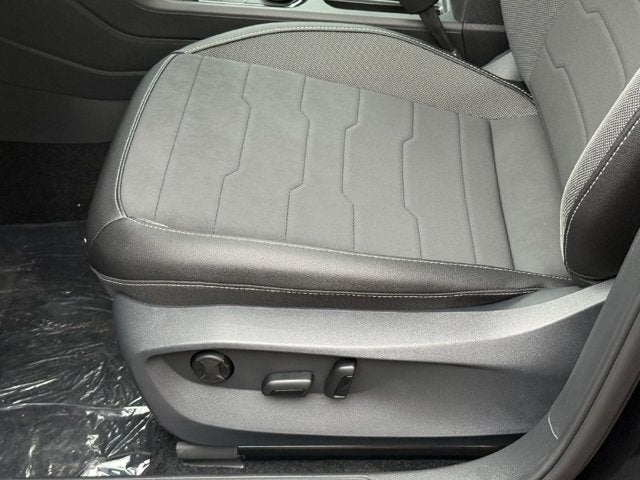 2027 Volkswagen Taos SE Black