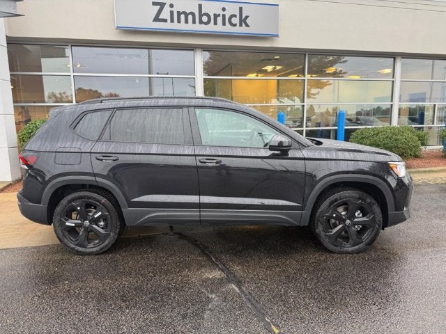 2027 Volkswagen Taos SE Black