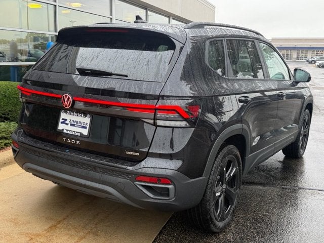 2027 Volkswagen Taos SE Black