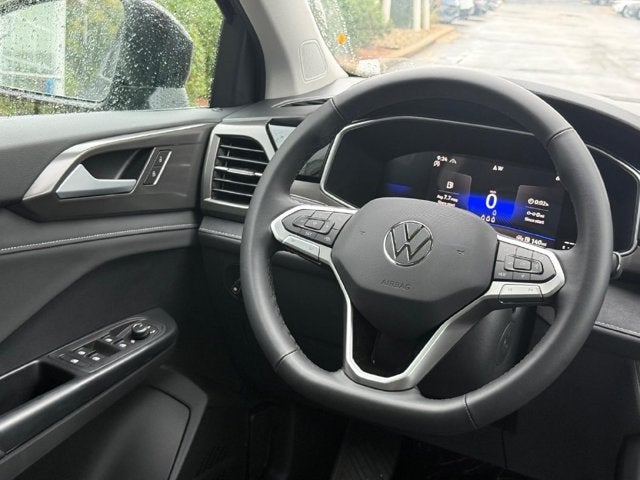 2027 Volkswagen Taos SE Black