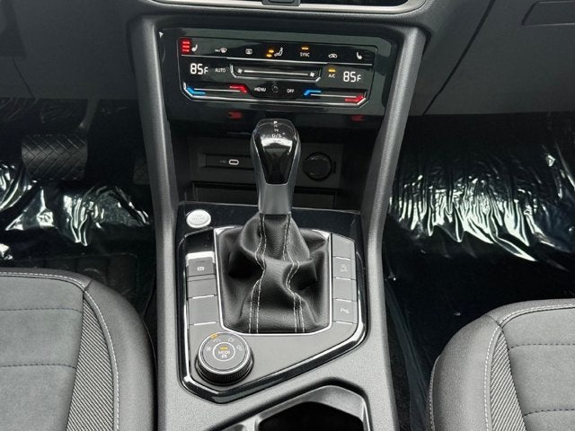 2027 Volkswagen Taos SE Black