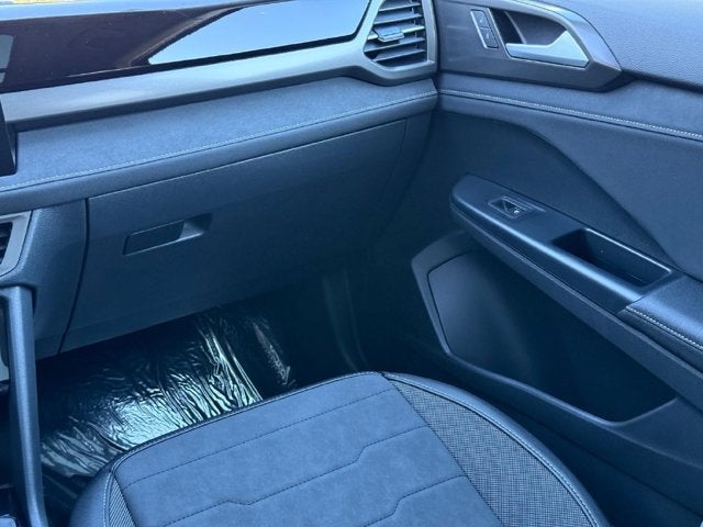 2027 Volkswagen Taos SE Black