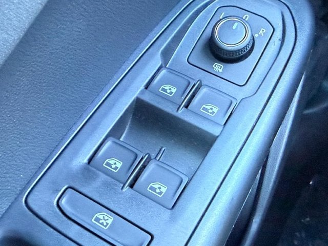 2027 Volkswagen Taos SE Black