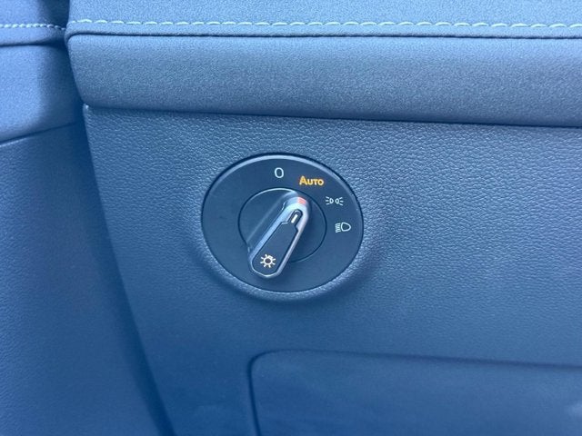 2027 Volkswagen Taos SE Black