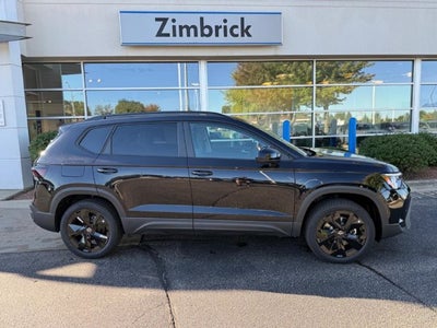 2027 Volkswagen Taos SE Black