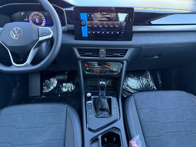 2027 Volkswagen Taos SE Black