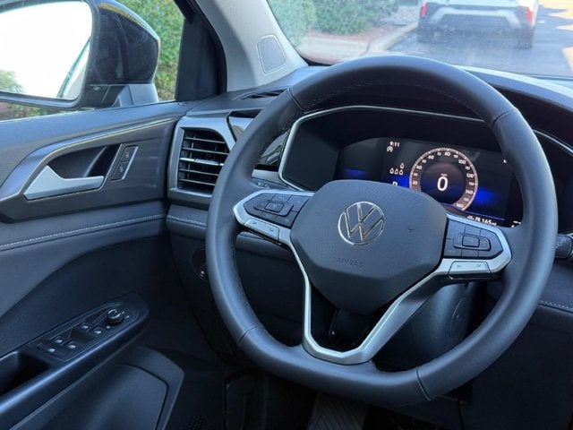 2027 Volkswagen Taos SE Black
