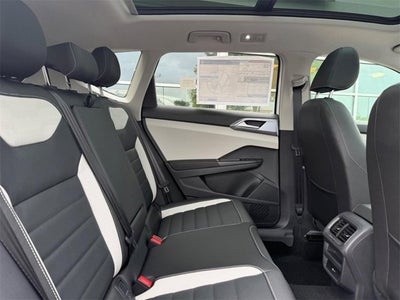 2025 Volkswagen Taos SEL