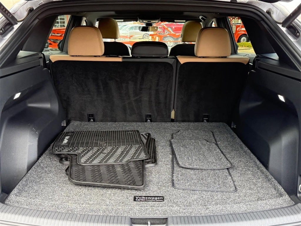 2025 Volkswagen Atlas Cross Sport 2.0T SEL R-Line Black