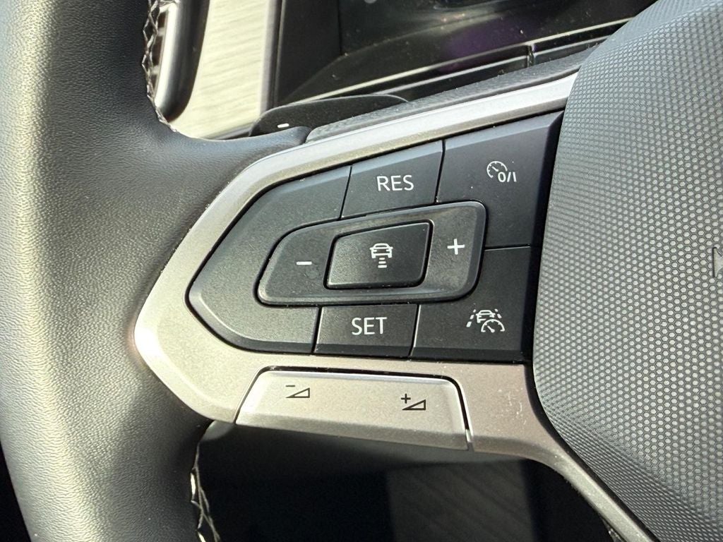 2025 Volkswagen Atlas Cross Sport 2.0T SE w/Technology