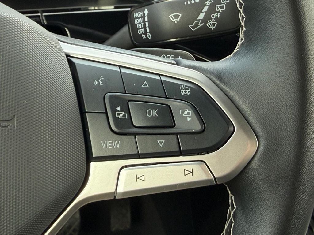 2025 Volkswagen Atlas Cross Sport 2.0T SE w/Technology