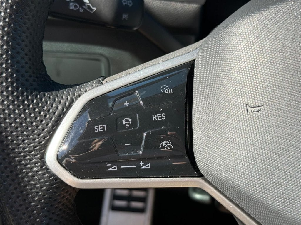 2024 Volkswagen Tiguan 2.0T SEL R-Line