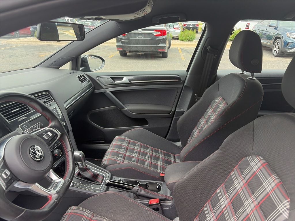 2017 Volkswagen Golf GTI Sport