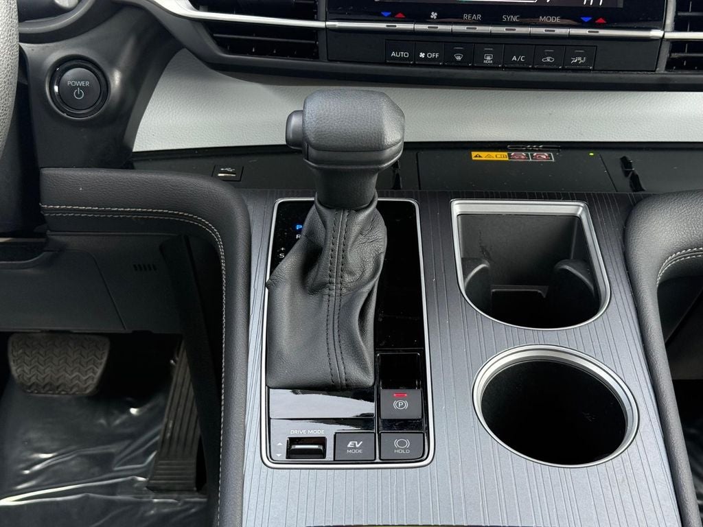 2025 Toyota Sienna LE 8 Passenger