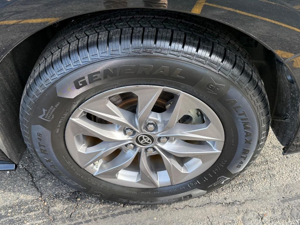 2025 Toyota Sienna LE 8 Passenger