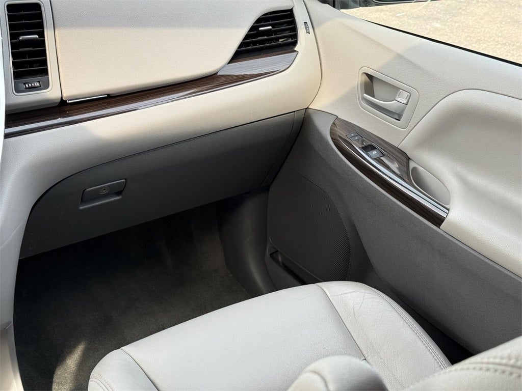 2016 Toyota Sienna L 7 Passenger